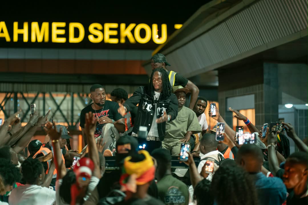 Bain de foule et ferveur populaire : La Guinée acclame le retour de Koury Simple whatsapp image 2026 09 22 at 04.49.24